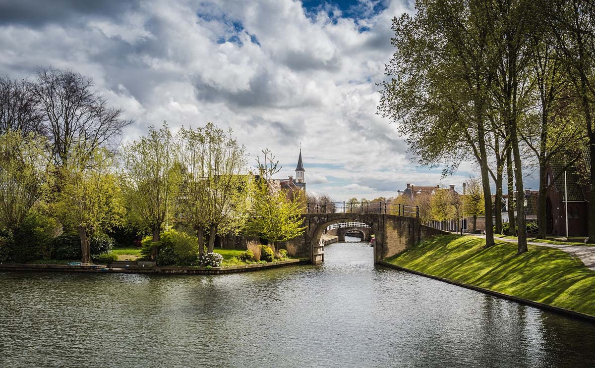 Friesland Hafen und Boote