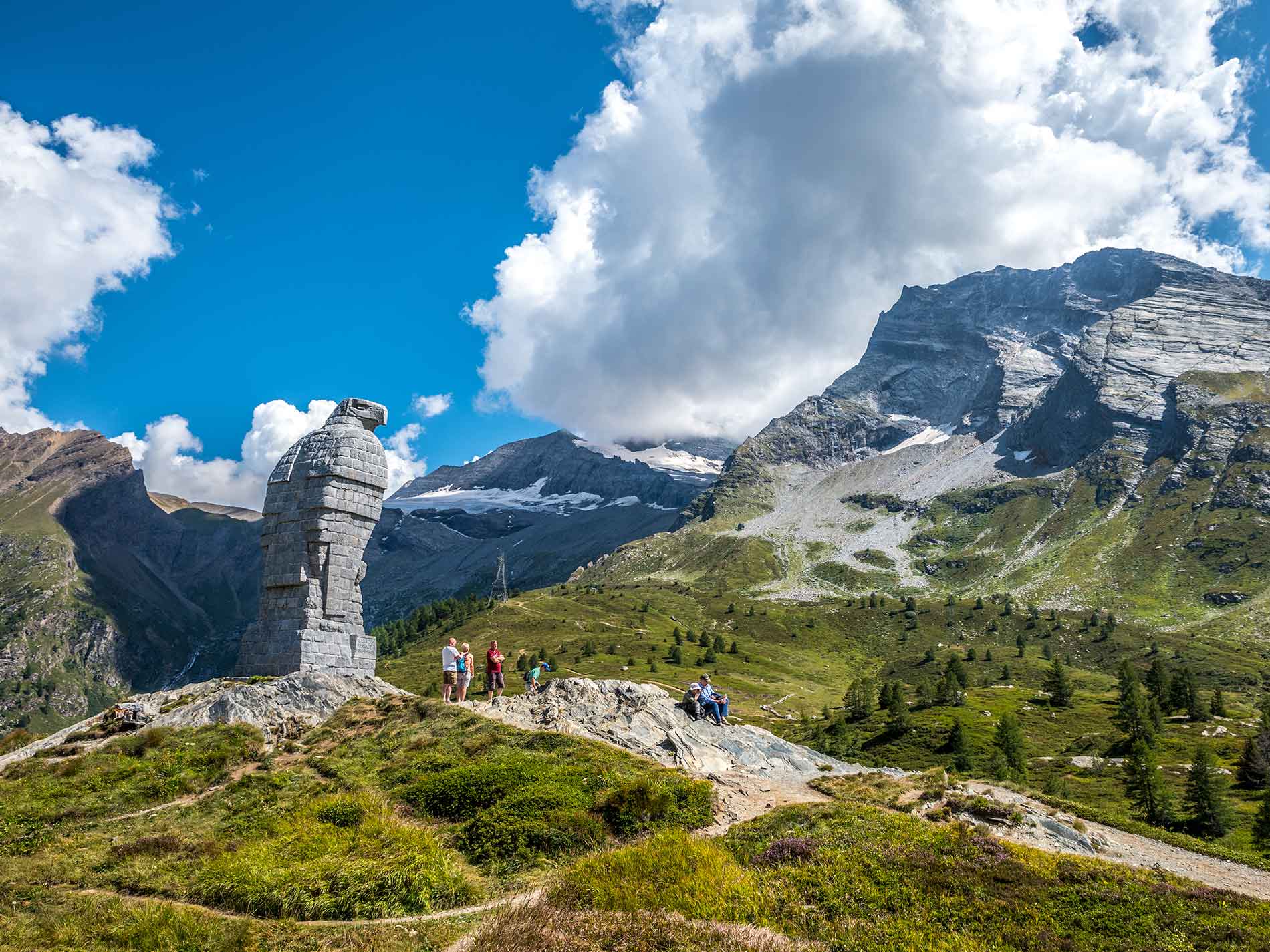 Adler-Skulptur am Simplonpass