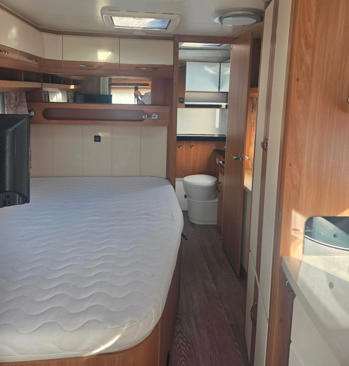 Hobby WFB 495 de Luxe mit Heckbad - Bild 6